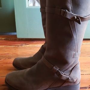 Women's leather boots